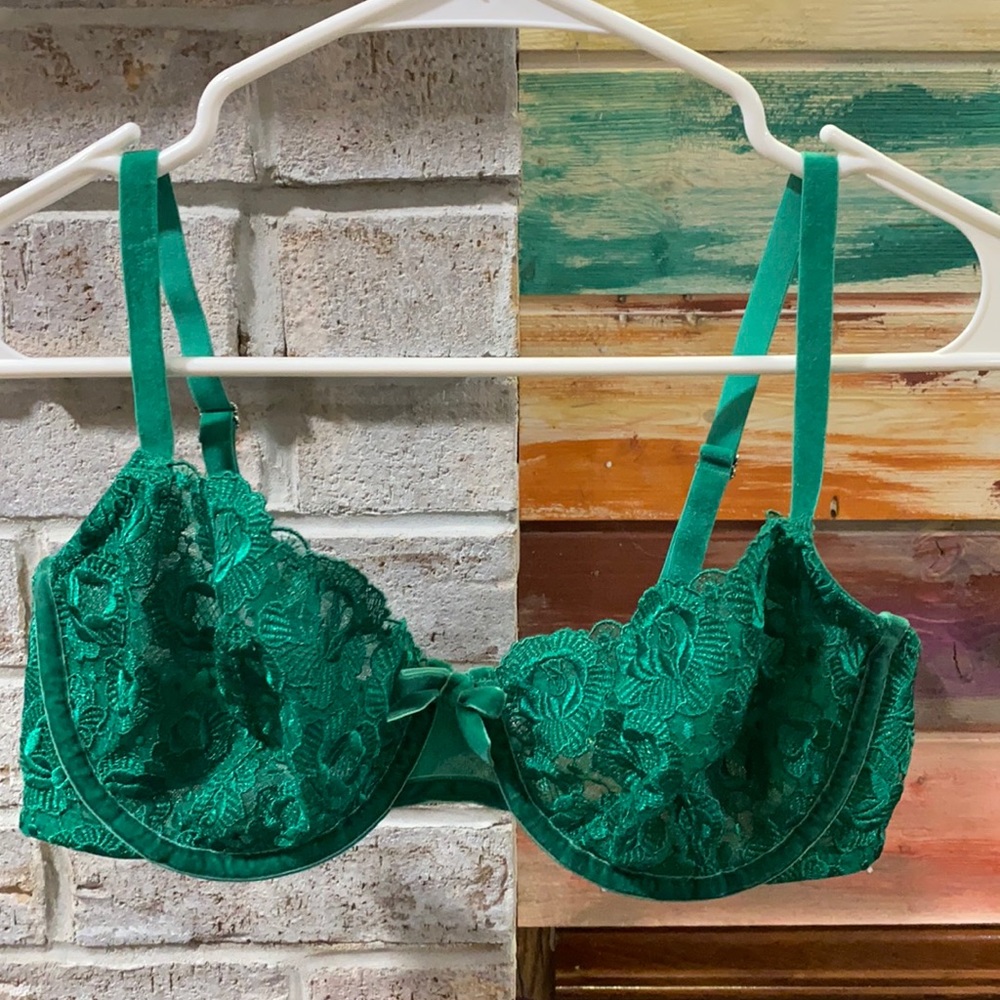 NWOT VS 36C Very Sexy push-up without padding emerald green w/ velvet accents